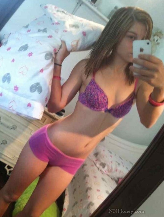 bra-boyshort-panties-selfie