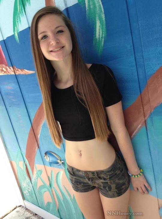 tight-shorts-flat-tummy-teen-babe